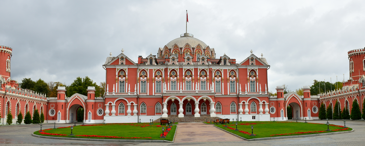 Петровский путевой дворец)